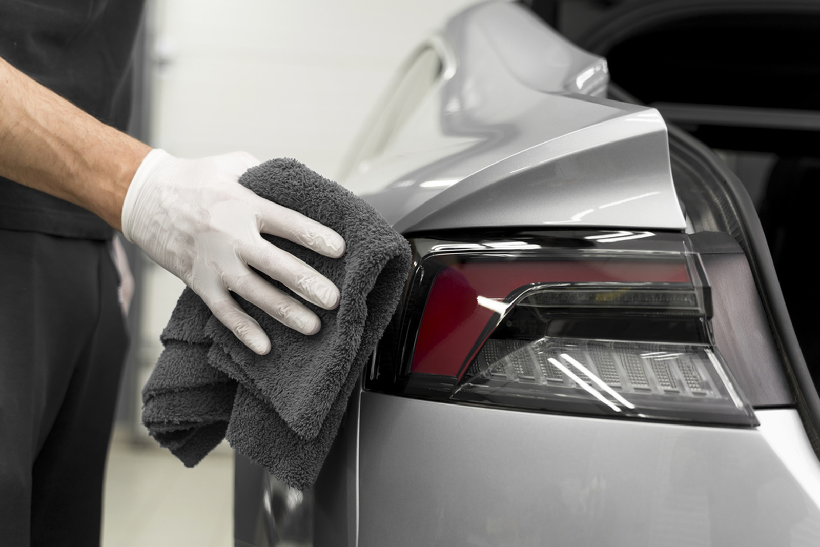 10-close-up-car-care-process